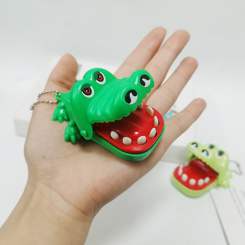 Hand-Biting Crocodile, Mini Hand-Biting Crocodile with Keychain, Export-Quality Hand-Biting Crocodile Toy, Prank Crocodile