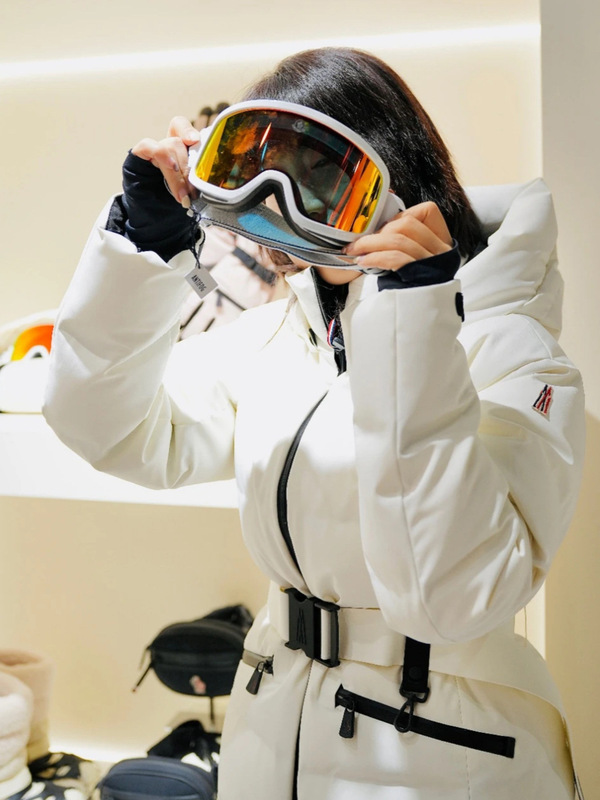 蒙家高奢至臻版滑雪系列收腰女士短款羽绒服90白鹅绒抗寒保暖羽绒|undefined