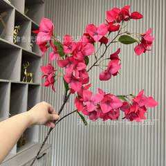 三角梅の三叉の家の結婚祝いの客間の装飾の花の芸の置物をシミュレーションします。