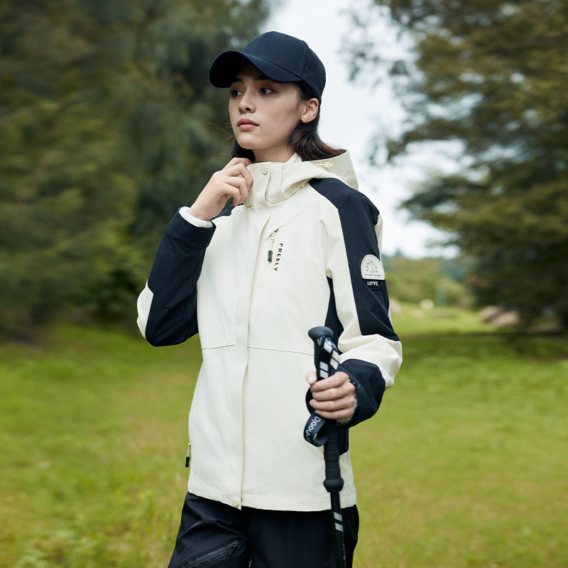 3 - en - 1 moda de otoño y invierno para parejas a prueba de viento, impermeable y cálido, traje de asalto desmontable al aire libre para escalar montañas