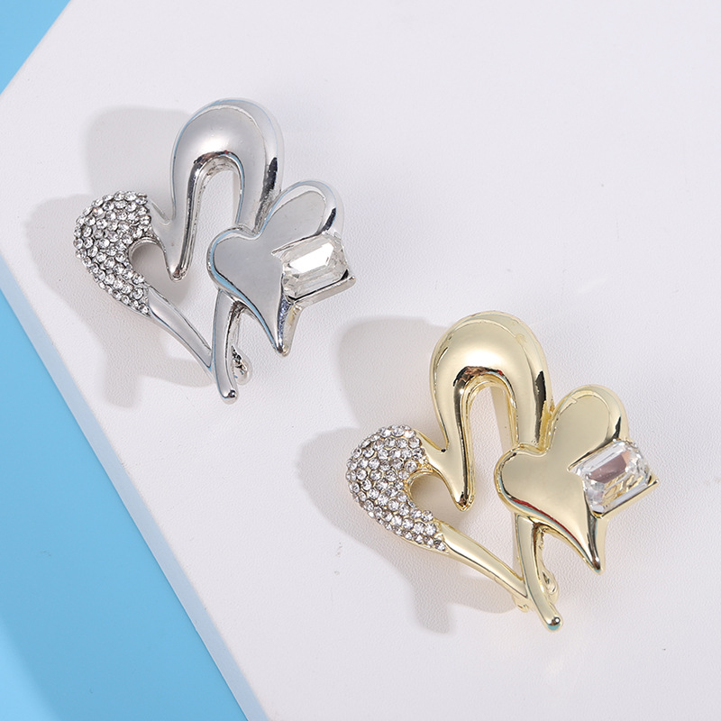 13g Weight Brooches Classification Holiday, Daily, Selfie Occasion Alloy Material Heart Shape Pattern Women's Gender Lady Style Lady Pin Heart Shape Alloy Women's Brooches 1