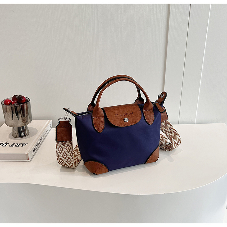 Mini bolso de bolsillo de mano pequeña mujer 2025 nuevo estilo transfronterizo de tela de nylon ligera de moda ocio de hombro bolsa inclinada
