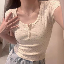 U领碎花短袖正肩t恤女夏季新款设计感修身显瘦百搭纽扣短款上衣服