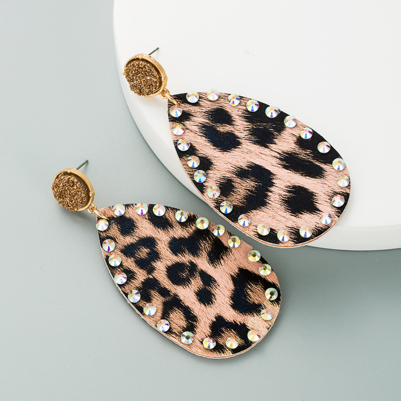 Creative Leather Double-sided Leopard Print Earrings display picture 2