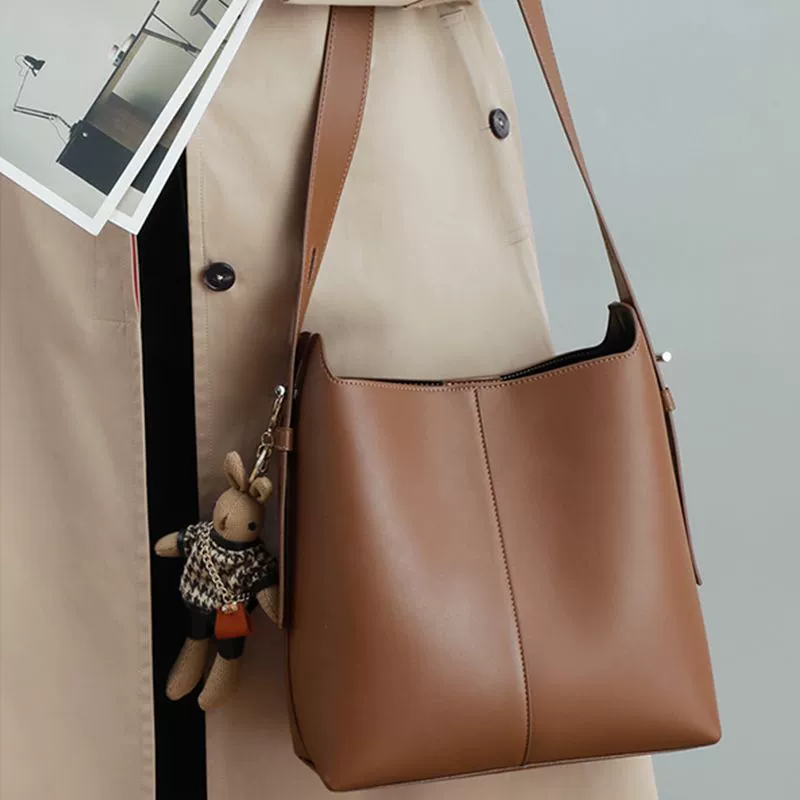 One-shoulder bag, high-end