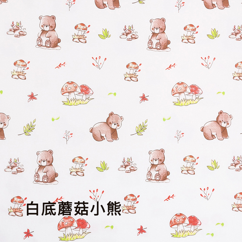 흰색 배경에 버섯 곰 프린트 탈지면 천