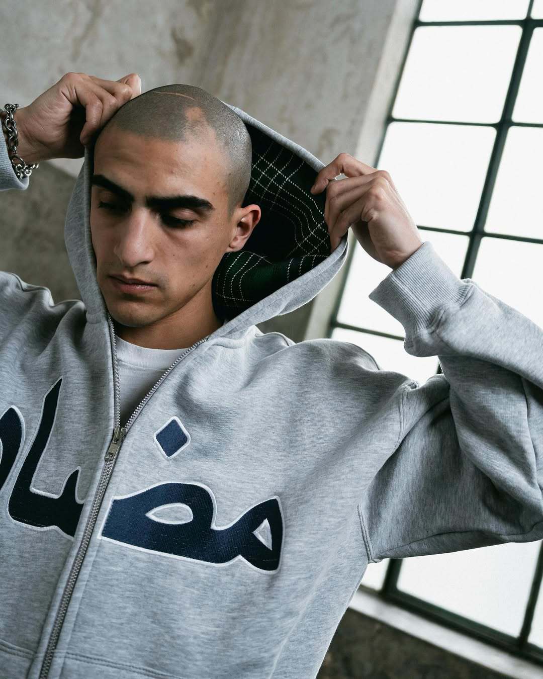 Giacca con cappuccio uomo y2k con zip e stampa personalizzata_voghion.com