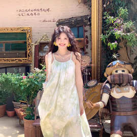 法式茶歇薄荷绿夏日海边度假风沙滩吊带连衣裙女超仙大摆碎花长裙
