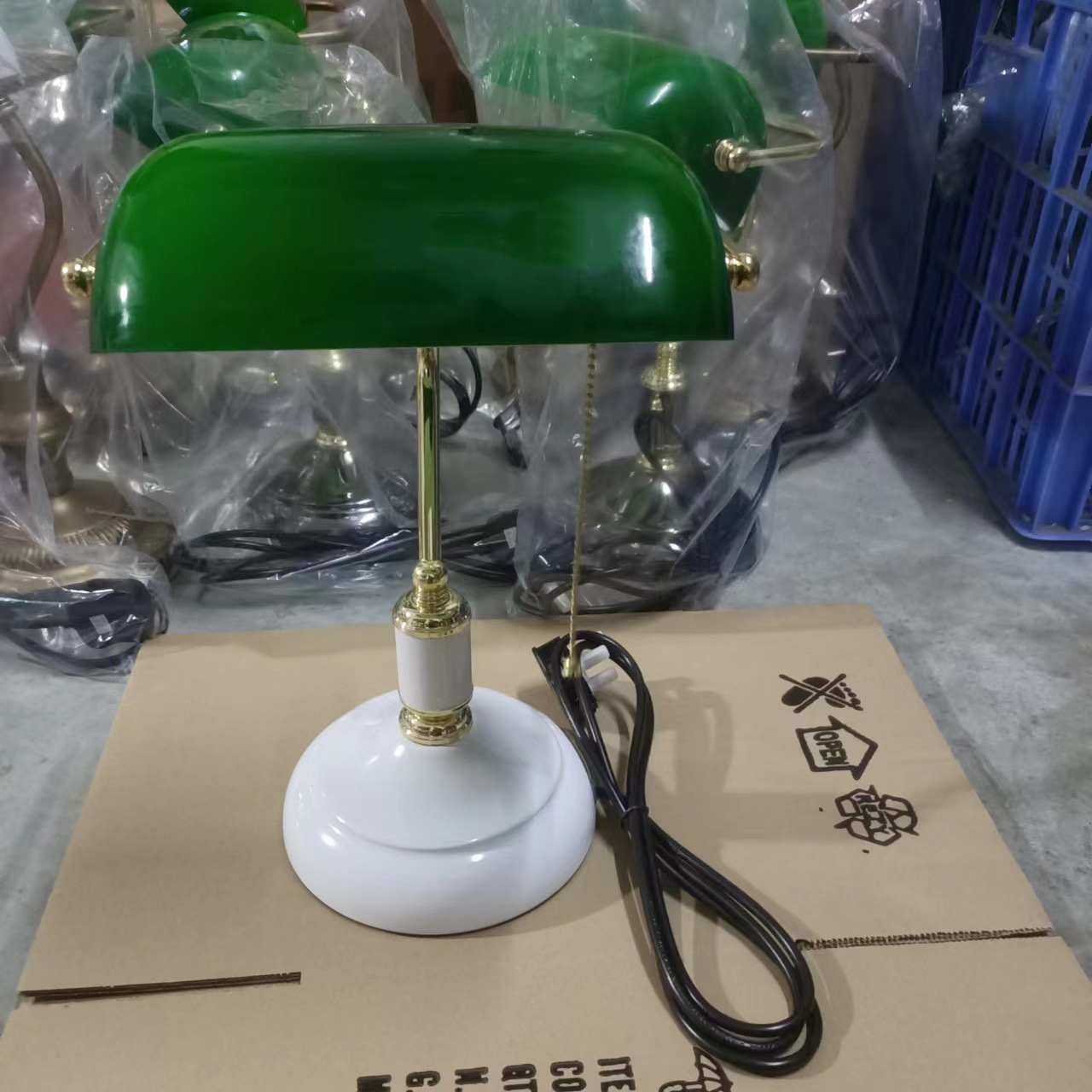 Banco retro lámpara de mesa República Europea de China viejo Shanghai lámparas de cristal verde Chiang Kai-shek estudio lámpara de mesa iluminación de la Oficina