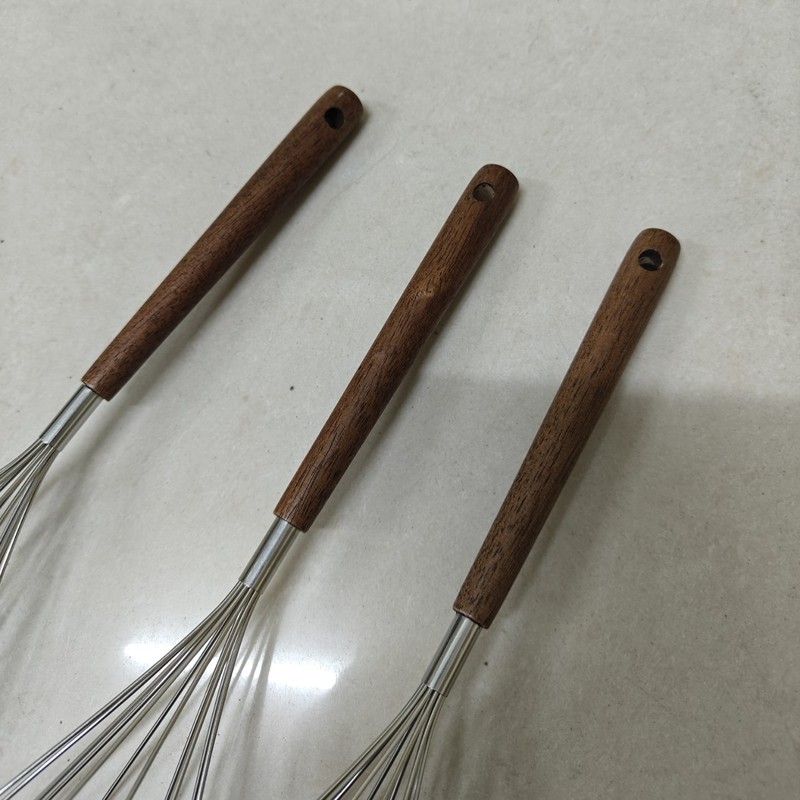 304 ステンレス鋼レトロ木製ハンドル手動卵ビーター家庭用小麦粉クリームハンドヘルドホイッパーベーキングミキシングスティック|undefined