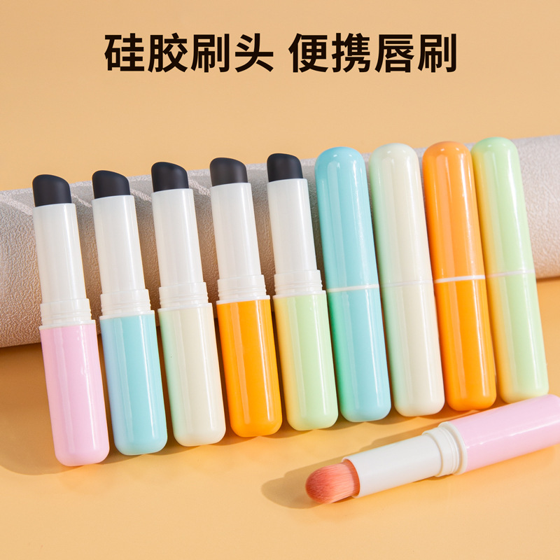 Lápiz labial en forma de cepillo de labios de silicona retráctil Q suave portátil a prueba de polvo mini lápiz labial brillo de labios floreciente cepillo de maquillaje con tapa