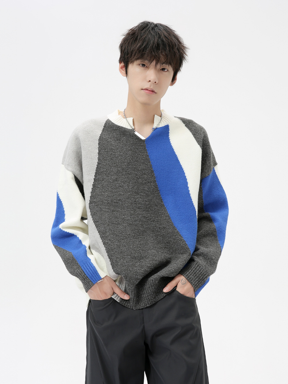 MTLCLOTHES Hombres| 2024 otoño nuevo producto coreano V-color contraste suelto camiseta de punto casual