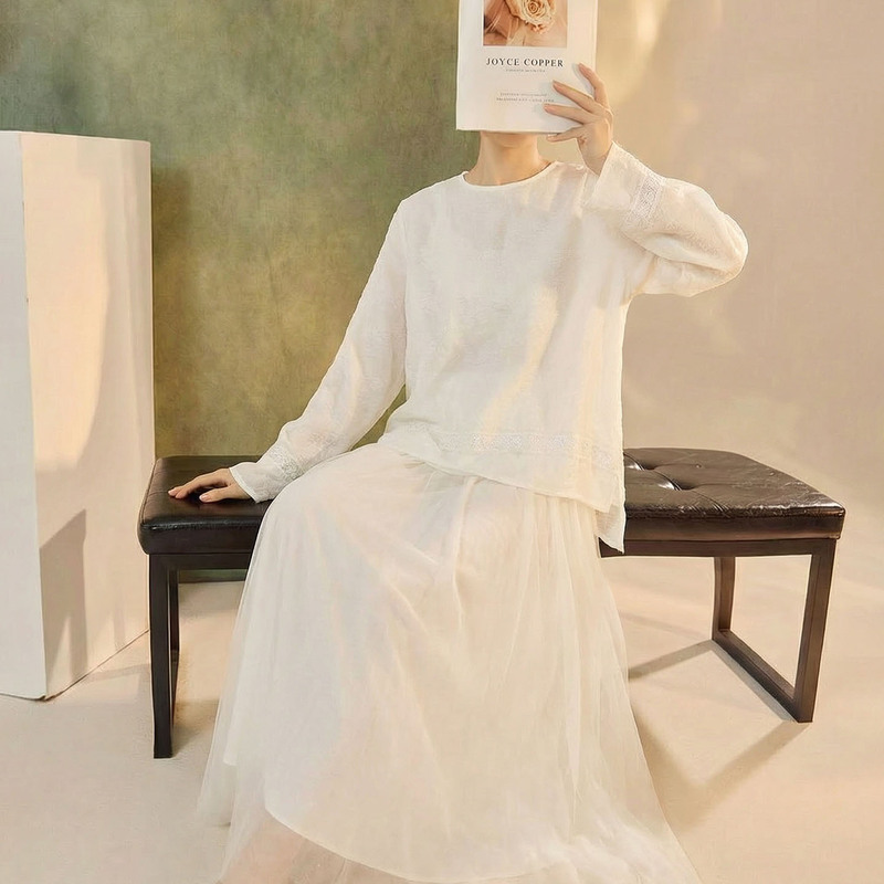 2026 Spring Women's New Chinese Style Fashion Design Top with National Style Beaded Embroidery and Shiny Long Sleeves Shirt P0126 2026 Spring Women's New Chinese Style Fashion Design Top with National Style Beaded Embroidery and Shiny Long Sleeves Shirt P0126