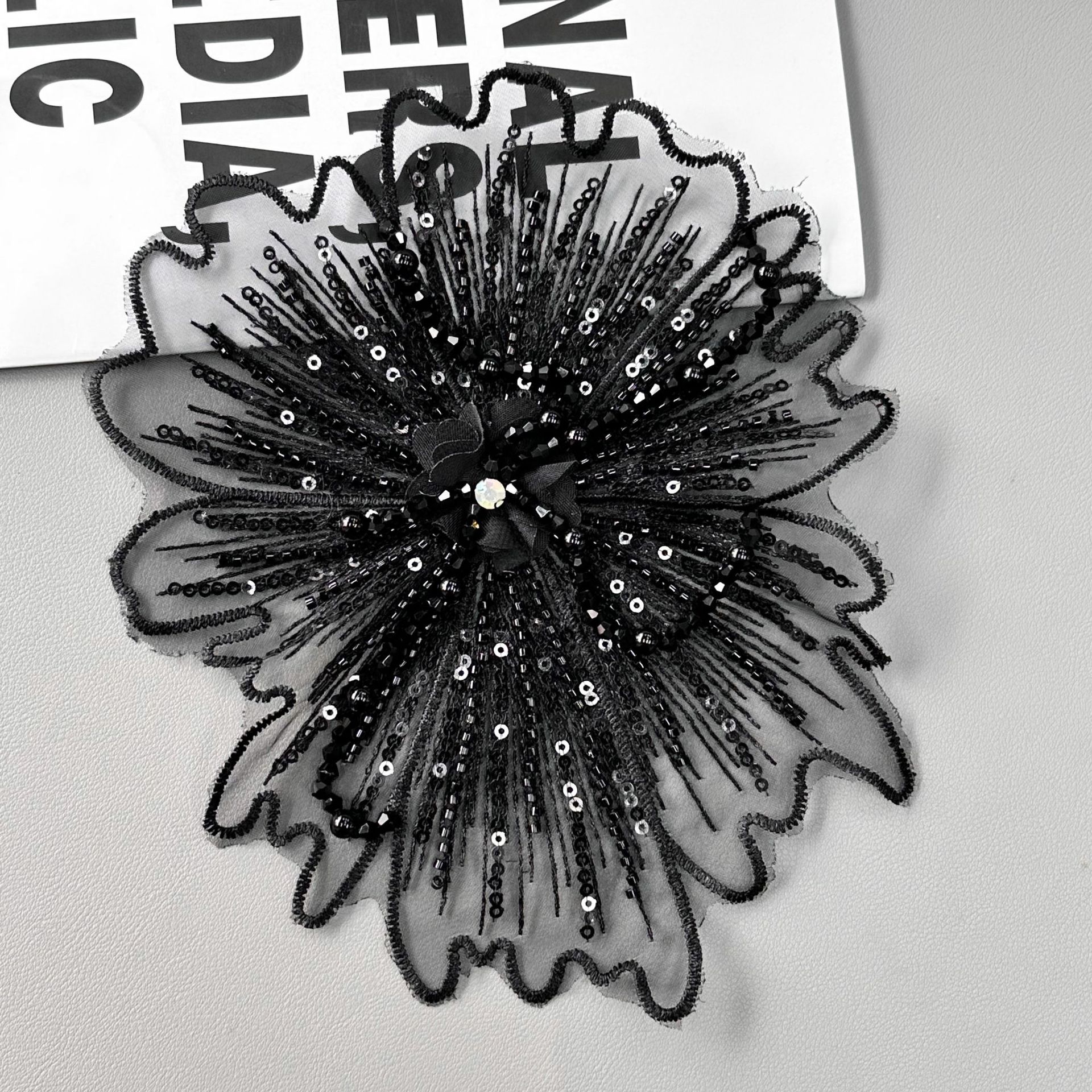 Cuentas de clavos estereoscópicos hechas a mano bordados sequinilla flor parche diy vestido de ropa infantil cheongsam diseño de ropa de actuación