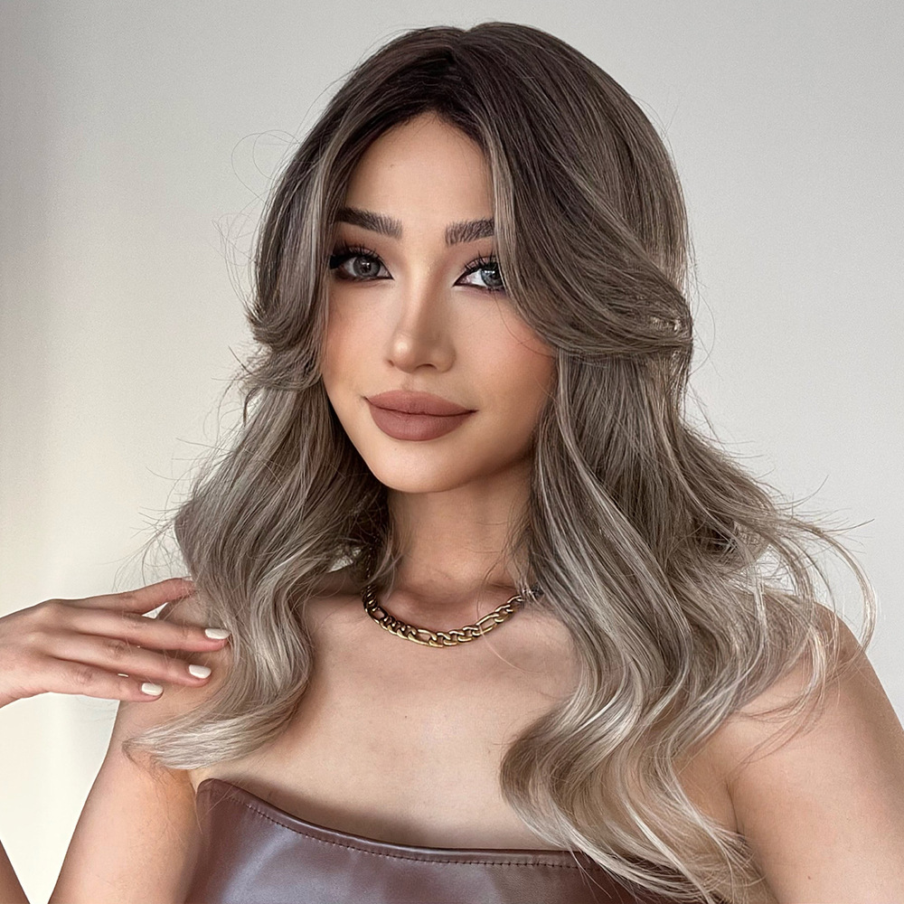 2022 Venta caliente estilo europeo y americano sombrerería gris marrón gradiente francés caliente popular color fibra química europea y americana peluca para mujeres