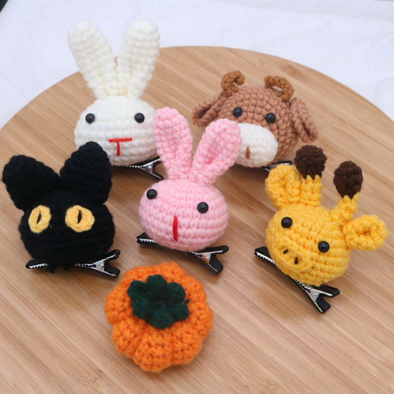 Cartoon knitted hairgrip with animals