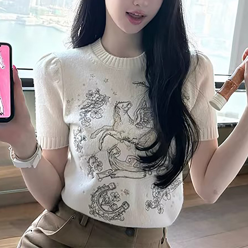 "New Year Little Horse" Soft Wool Heavy Embroidery Year of the Horse Slim-Fit Regular Shoulder Short-Sleeve Puff Sleeve Knit Top for Spring "New Year Little Horse" Soft Wool Heavy Embroidery Year of the Horse Slim-Fit Regular Shoulder Short-Sleeve Puff Sleeve Knit Top for Spring