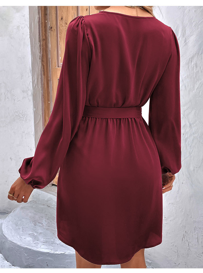 Abito da donna a maniche lunghe con scollo a V_voghion.com
