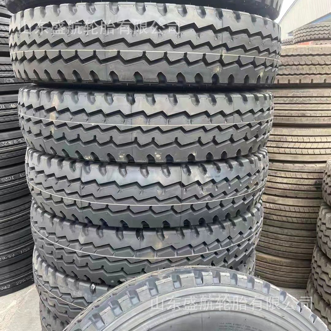 东风全钢丝载重运输卡货车轮胎9.00R20 HR168三线花纹运输车轮胎