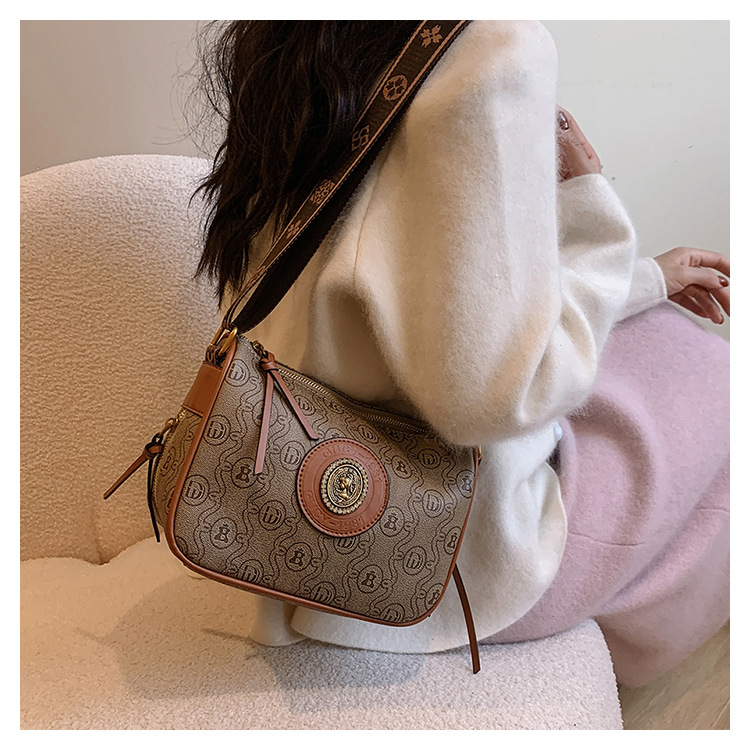 Women's Shoulder Bag With Antique Print And Wide Strap Small_voghion.com
