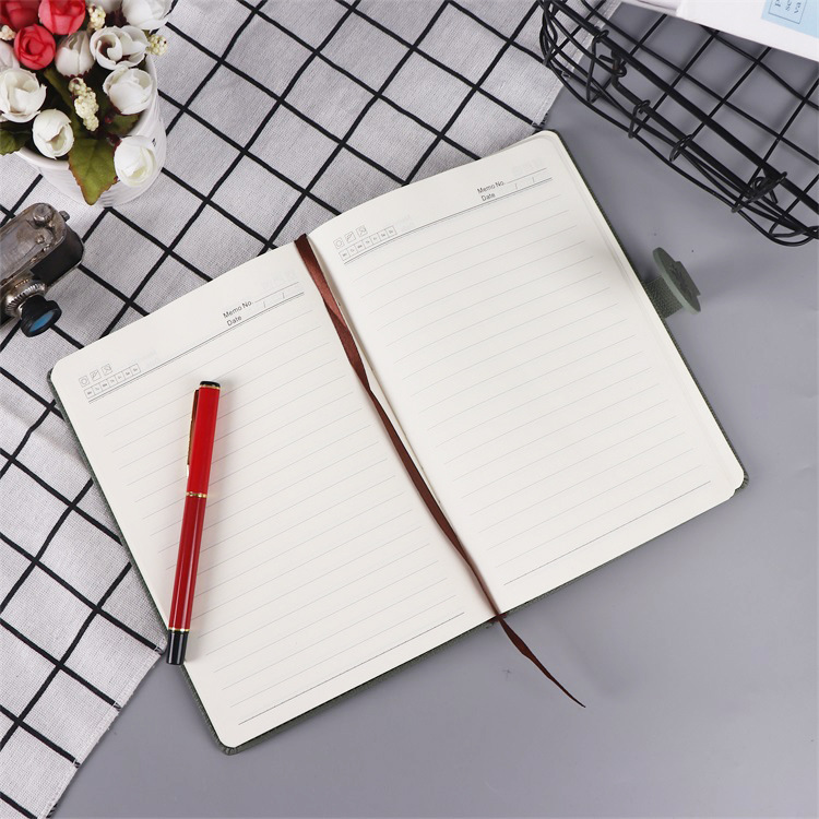 ノートカバー 楓の葉型留め具付き型押し合皮ノートカバー