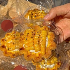 赤いトウモロコシのタルトの包装箱の太陽の花のタルトの箱のレースは卵のタルトの透明な使い捨ての包装箱を賛美することができます。