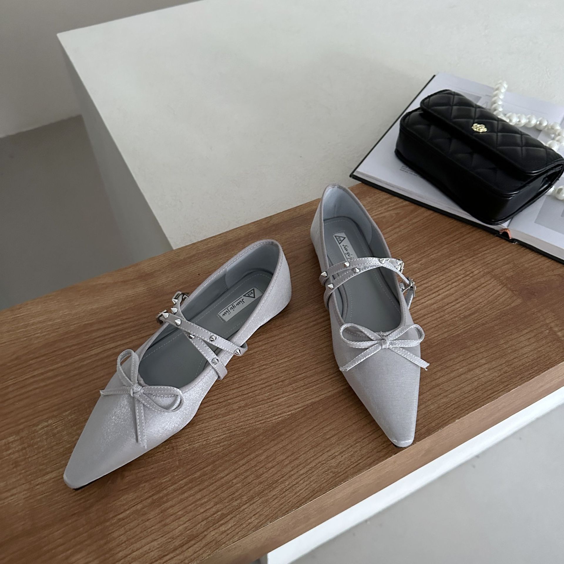 2024 Stagione primaverile e autunnale Nuovo arco, testa appuntita, bocca poco profonda, un gradino, superficie di seta rivettata, elegante piatto piccolo_voghion.com