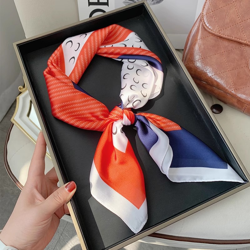 Bufanda de seda para mujer 2025 nuevo estilo 70 bufanda cuadrada cuello de sensación de alta gama para dar regalos a los ancianos para las madres práctica y versátil con camisa