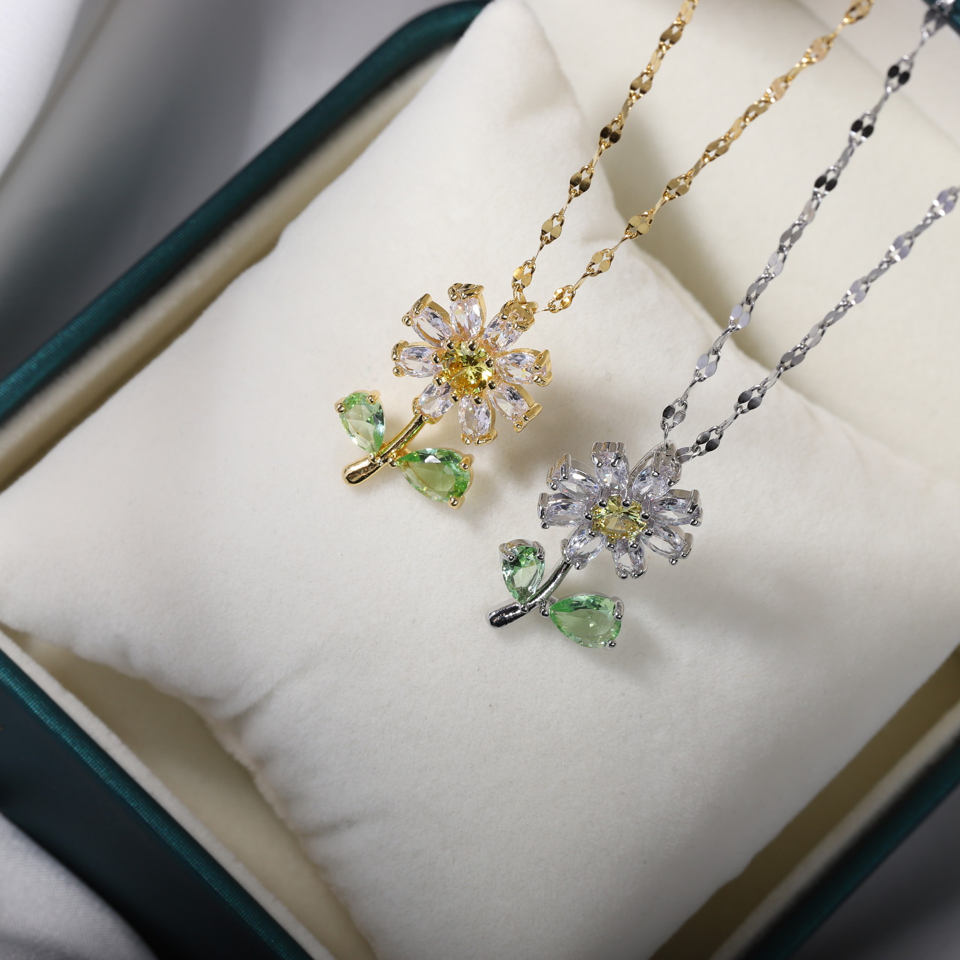 Sweet Sunflower Titanium Steel Inlaid Zircon Necklace 1 Piece