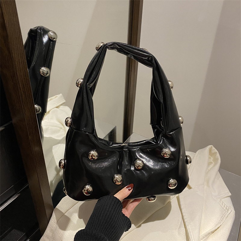 Nicho de diseño exterior bolso de braza para mujeres 2024 nueva moda moda versátil bolso de hombro de invierno simple bolso de mochila