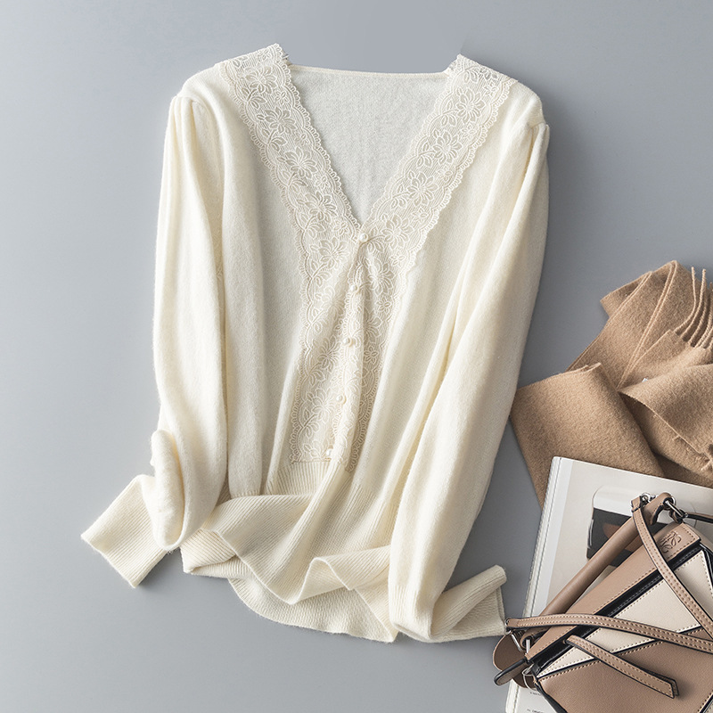 Hong Kong and American Clothing/Elegant and Feminine~All-Wool Knitwear with Lace Trim and Pearl Buttons V-Neck Knitwear