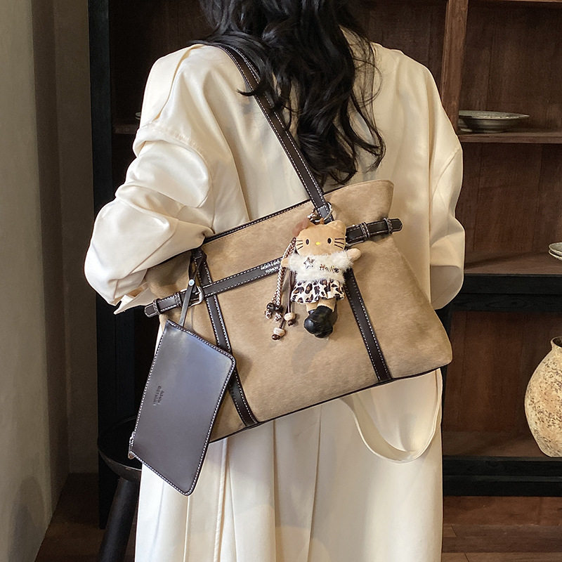 Túi tote cỡ lớn dáng shopping đeo vai kẹp nách — Báo in không có mặt dây chuyền, Màu cà phê Không có mặt dây chuyền, Màu lạc đà Không có mặt dây chuyền, Con báo có mặt dây chuyền chi tiết 21