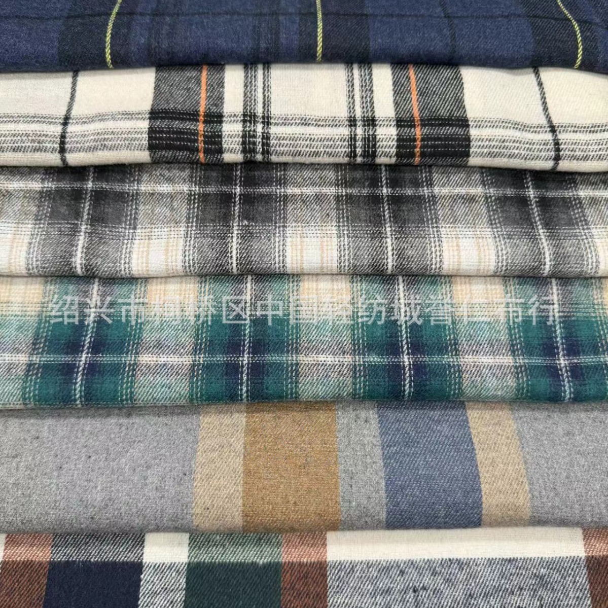 2024新款秋冬格子面料斜纹涤棉衬衫磨毛色织布法兰绒服装面料现货