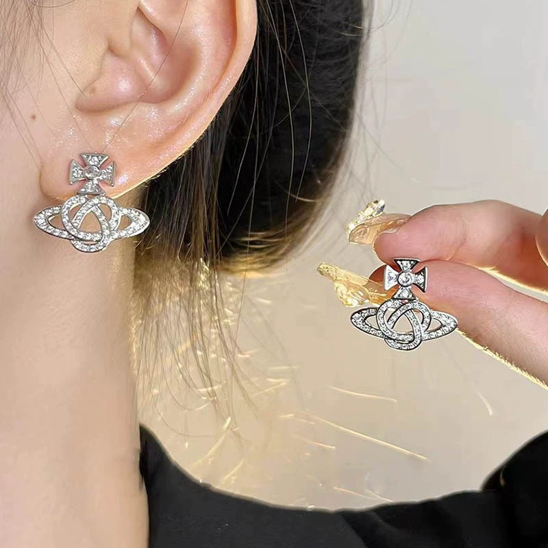 Украшения, инкрустированные diamonds? Let's craft Russian: "Серьги, инкрустированные бриллиантами, стиль лёгкой роскоши, качественный стиль, городской стиль"