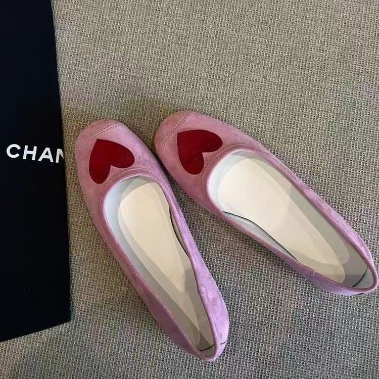 Nuevos zapatos de cabeza redonda plana de amor de la abuela con un pedazo de pie poco profundo encantador viaje diario para reducir la edad zapatos para mujeres