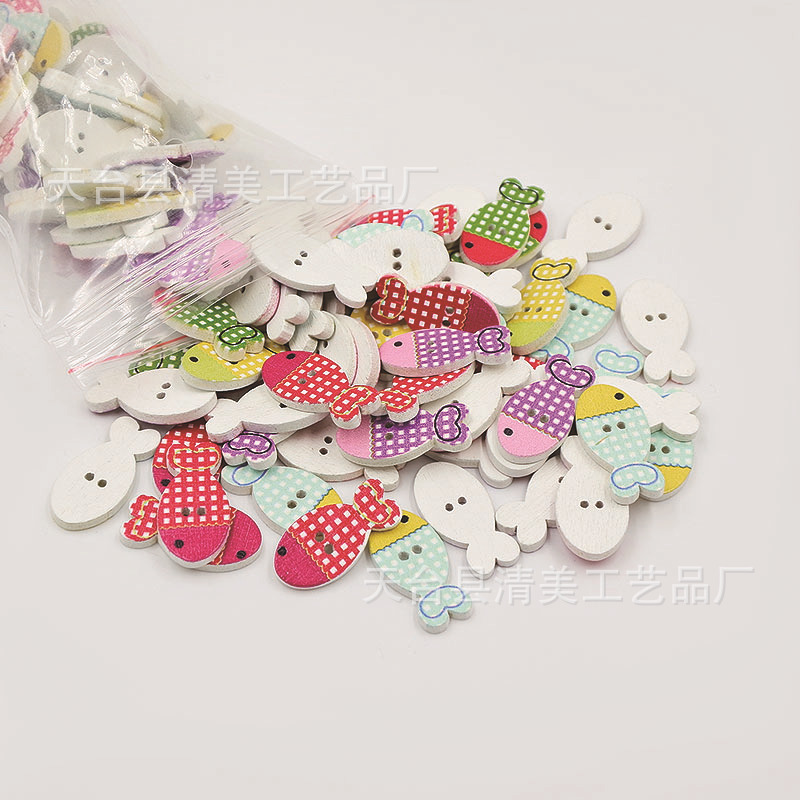 Botón de pez pequeño de color de 24mm Botón de pez pequeño de color de bricolaje de 2mm de espesor 100 piezas por paquete