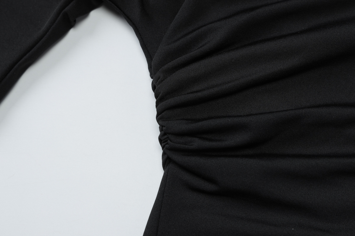 Camiseta ajustada asimétrica con pliegues y hombros descubiertos de color liso para mujer