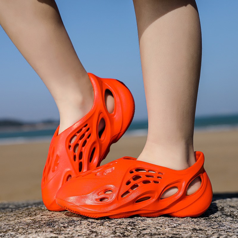 Estilo coreano padre-hijo yezy Coco agujero zapatos pareja de verano Kanye más tamaño sandalias hombres playa vadear zapatillas de moda