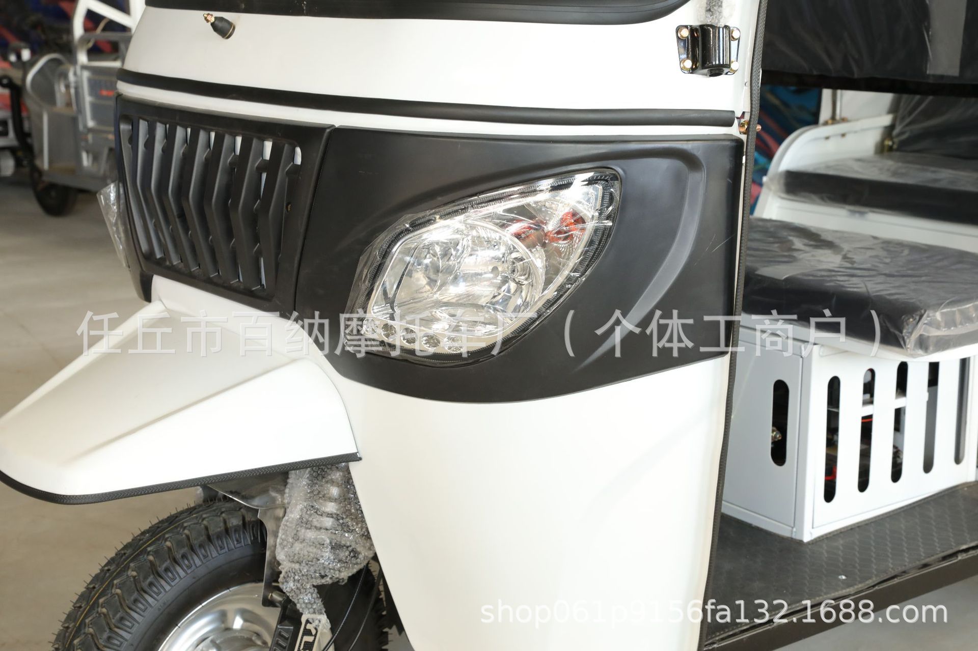 Africa's best-selling fuel-electric tutu tricycle, three-wheeled motorcycle, tuktuk, three-row and double-row TVS Bajaj