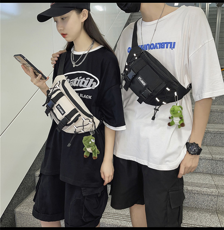 Men's Messenger Bag 2021 New Waist Bag Simple Student Chest Bag Wholesale display picture 7