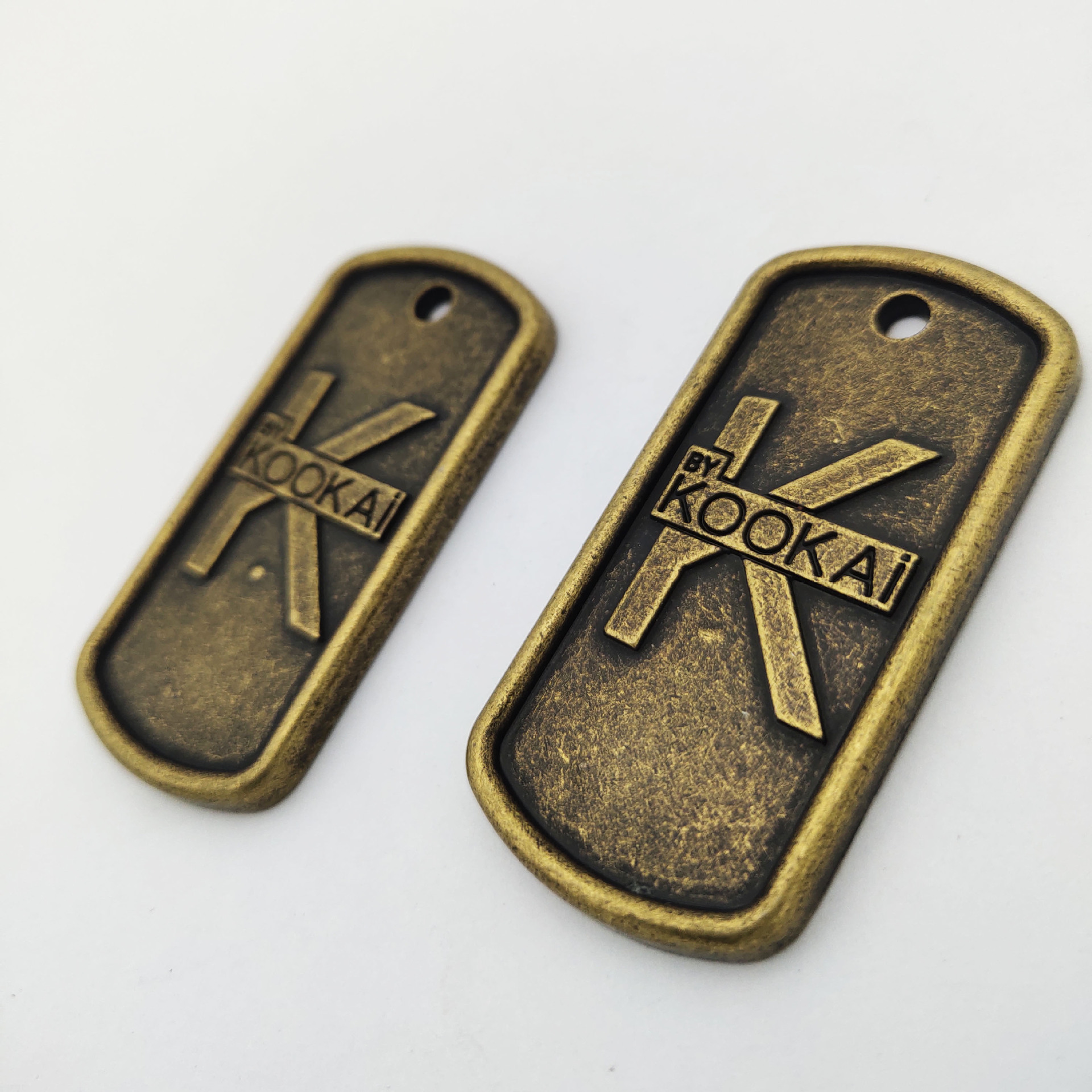 源头厂家金属长方牌 锌合金字母铭牌鞋子箱包服装配件  定制批发