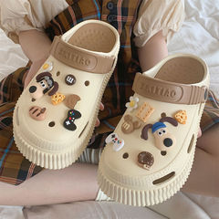 EVA's new cute big-headed dog outerwear beach shoes for women in summer, thick-soled, increased Baotou hole shoes that feel like stepping on shit.