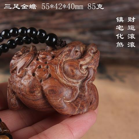 手でラオスの黄花梨の手を彫刻します。|undefined