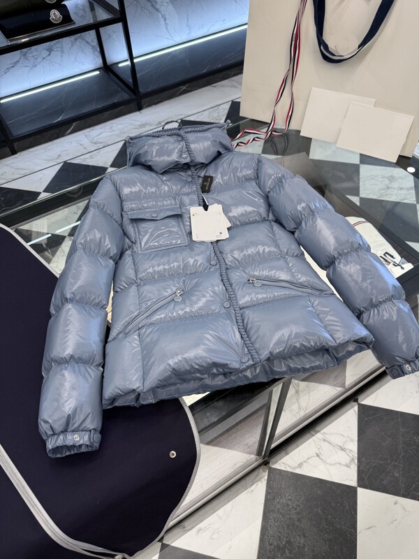 2026 Autumn/Winter New Moncler Waist-Cinching Hooded Shiny down Jacket Slimming Women's Glareins Short Jacket Coat
