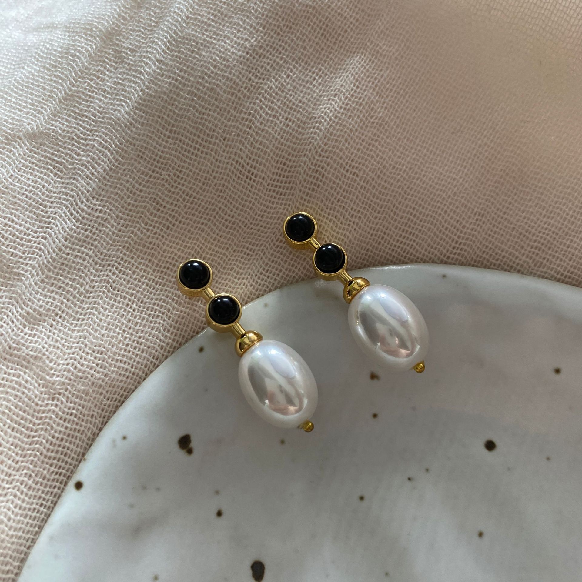 Small design retro pendant drop-shaped pearl