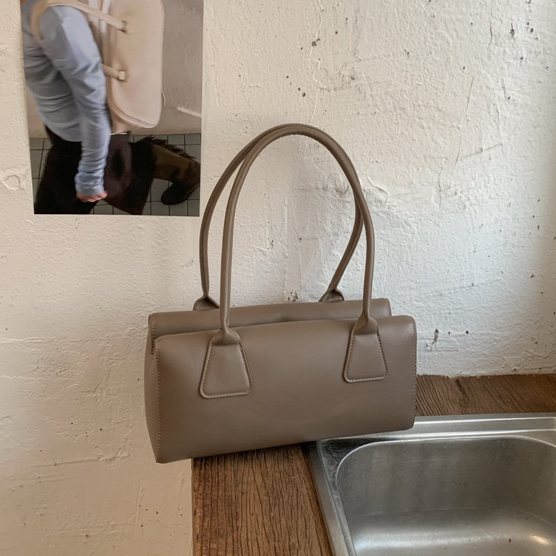 Bolsa de almohada fresca retro de gran capacidad, bolso de hombro de moda extranjera, textura coreana, bolso de moda diaria.
