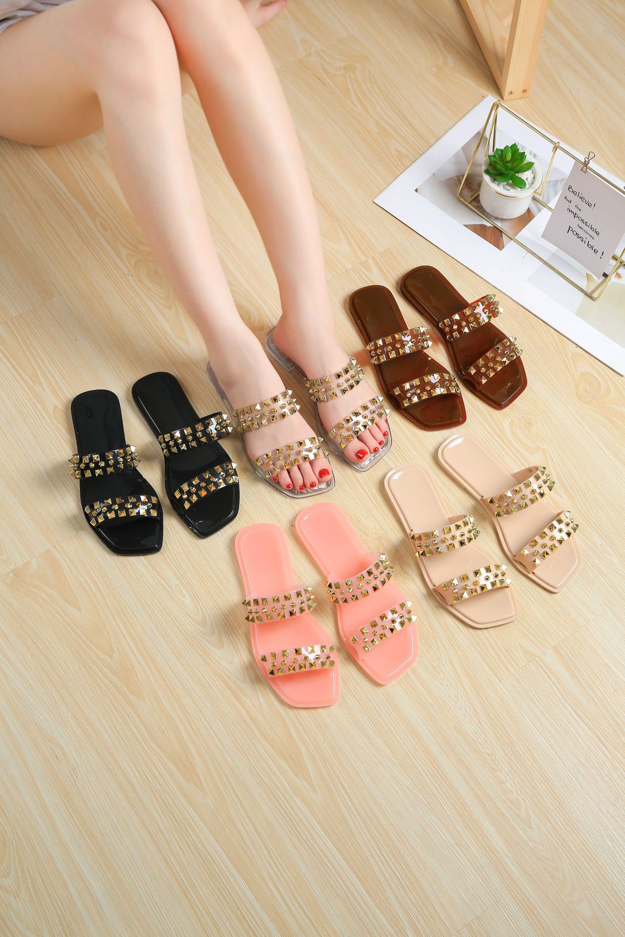 Crystal sandals, flat bottomed anti slip beach flip flops, fashionable jelly slippers for external wear_voghion.com