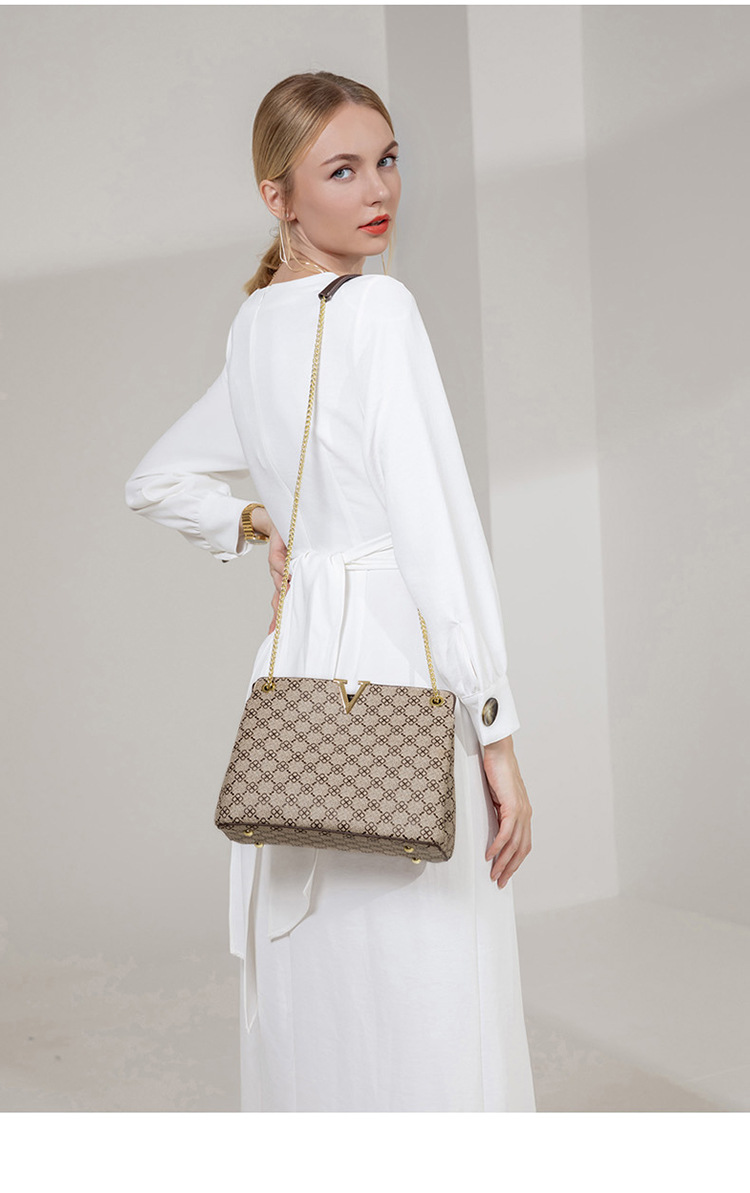 2023 Spring/summer New Fashion Easy to Wear Print Underarm Bag Fashion Flu One Shoulder Crossbody Bag Chain Handbag for Women_voghion.com