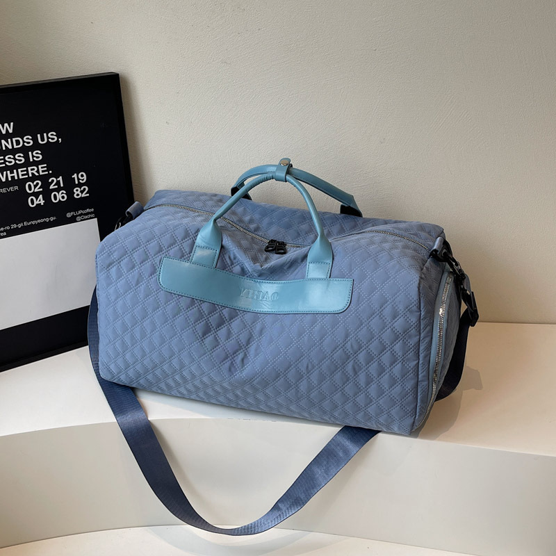 New Stylish and Simple Fitness Bag with Plaid Pattern, Large Capacity, Dry and Wet Separation, Shoe Compartment, Portable Travel Bag for Business Trips New Stylish and Simple Fitness Bag with Plaid Pattern, Large Capacity, Dry and Wet Separation, Shoe Compartment, Portable Travel Bag for Business Trips