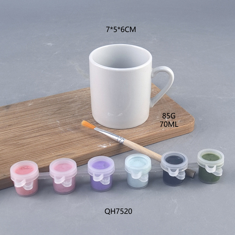 El fabricante produce tazas de café de bricolaje, mini tazas de cerámica pequeñas para beber agua, tazas de esmalte de color personalizadas